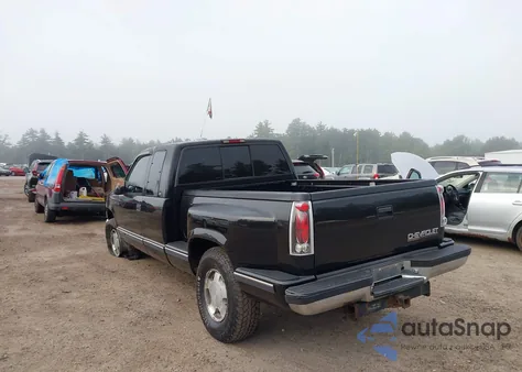 1998 Chevrolet K1500 Sportside z USA, uszkodzony, nr VIN 2GCEK19R8W1135151